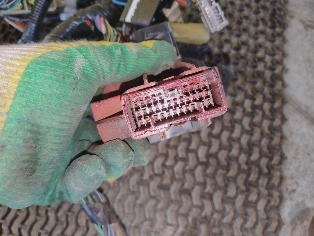 Проводка салона HUC767 Mitsubishi Carisma undefined