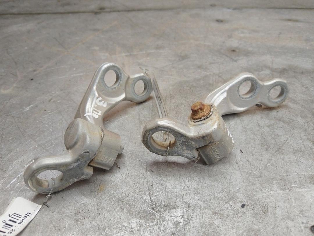 Петля двери задней правой HY4CD3 Ford Focus купить