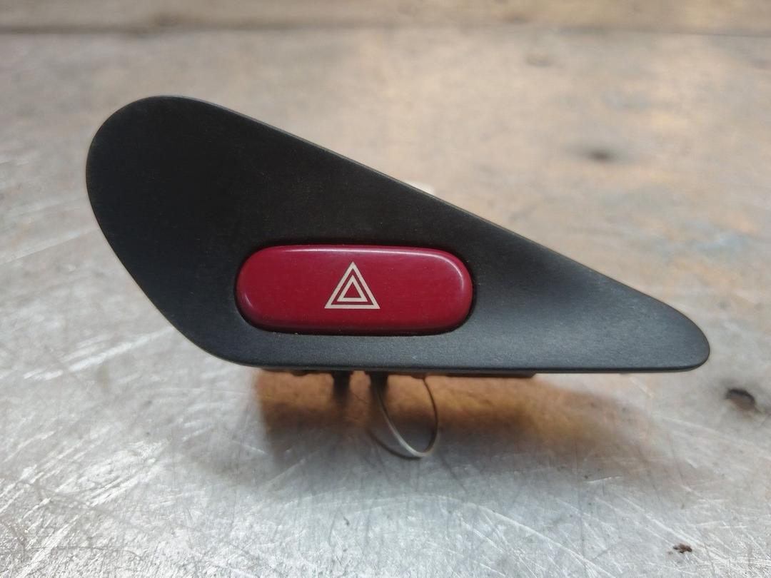 Кнопка аварийной сигнализации ZPAYXH Peugeot 406 - Фото 1