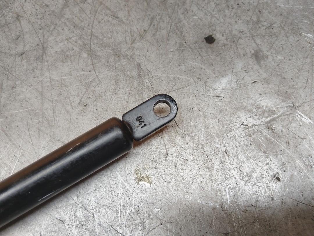 Амортизатор капота 09ME13 Audi 80 - Фото 2