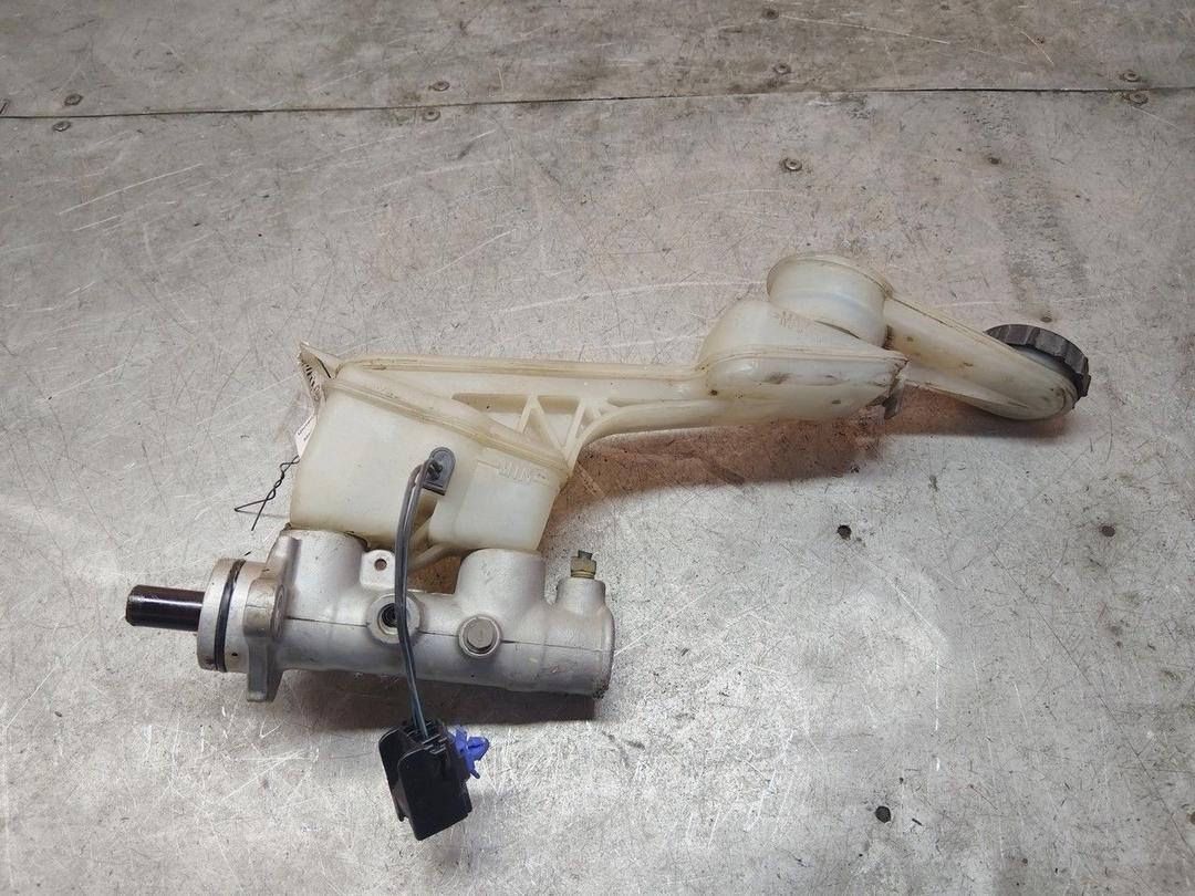 Цилиндр тормозной главный H1A239 Mazda Premacy - Фото 2