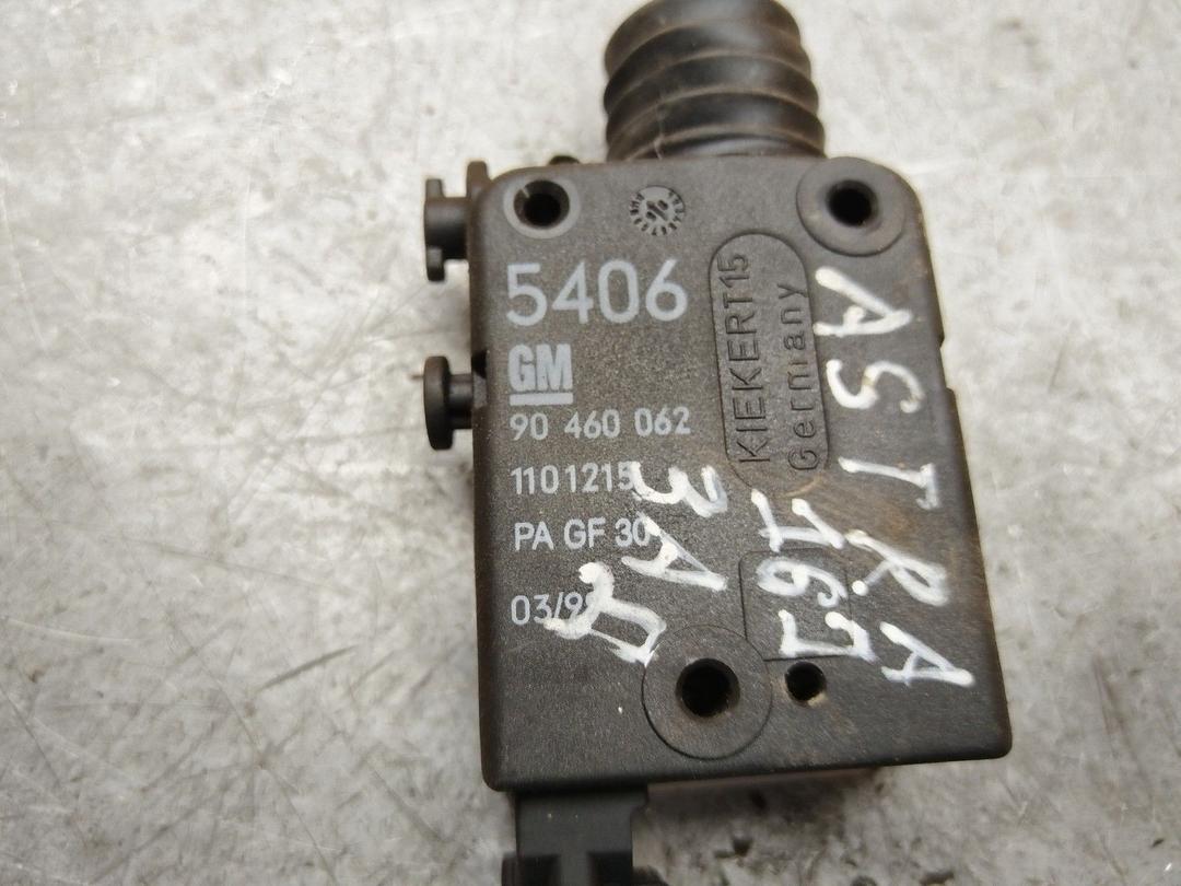 Активатор замка багажника HQ5K0J Opel Astra - Фото 4