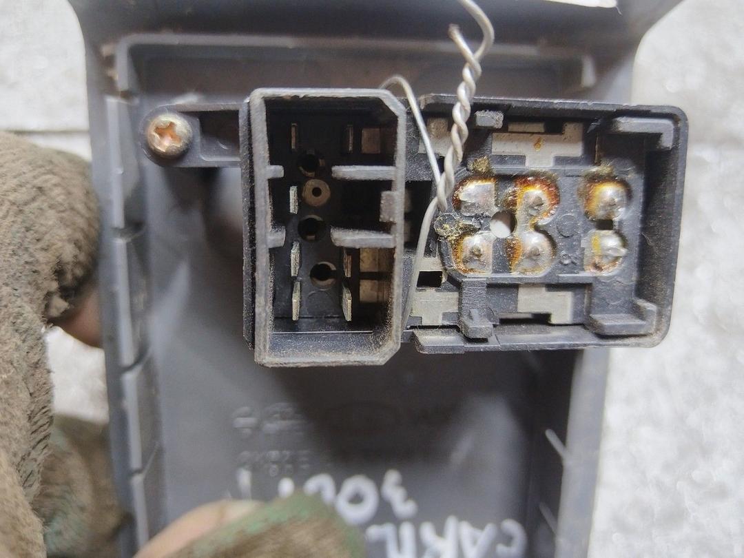 Кнопка (выключатель) 1KYU6U Kia Carnival купить в магазине запчастей бу