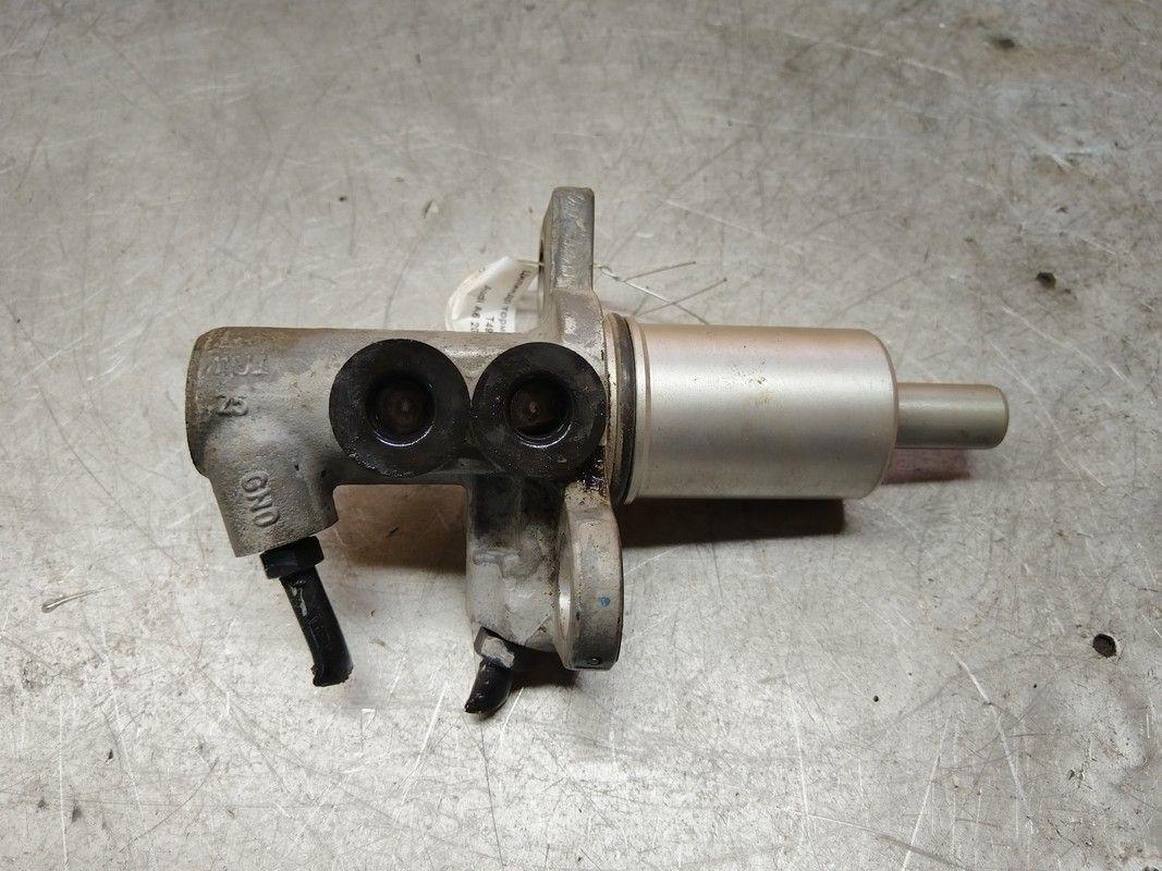 Цилиндр тормозной главный T49282 Audi A6