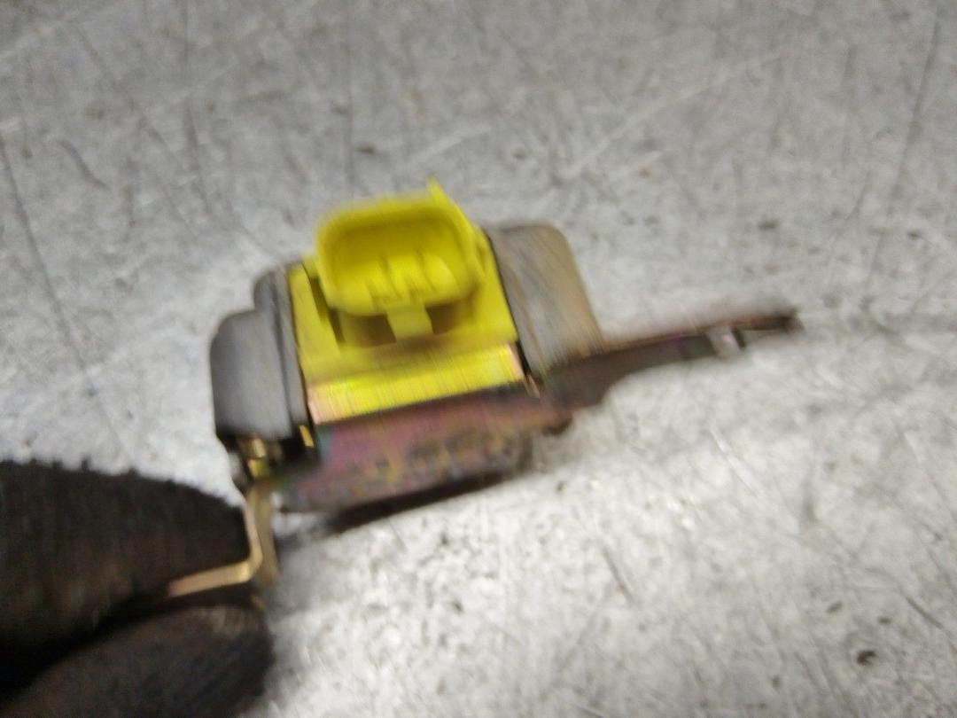 Датчик удара CU50JJ Mazda Premacy - Фото 3