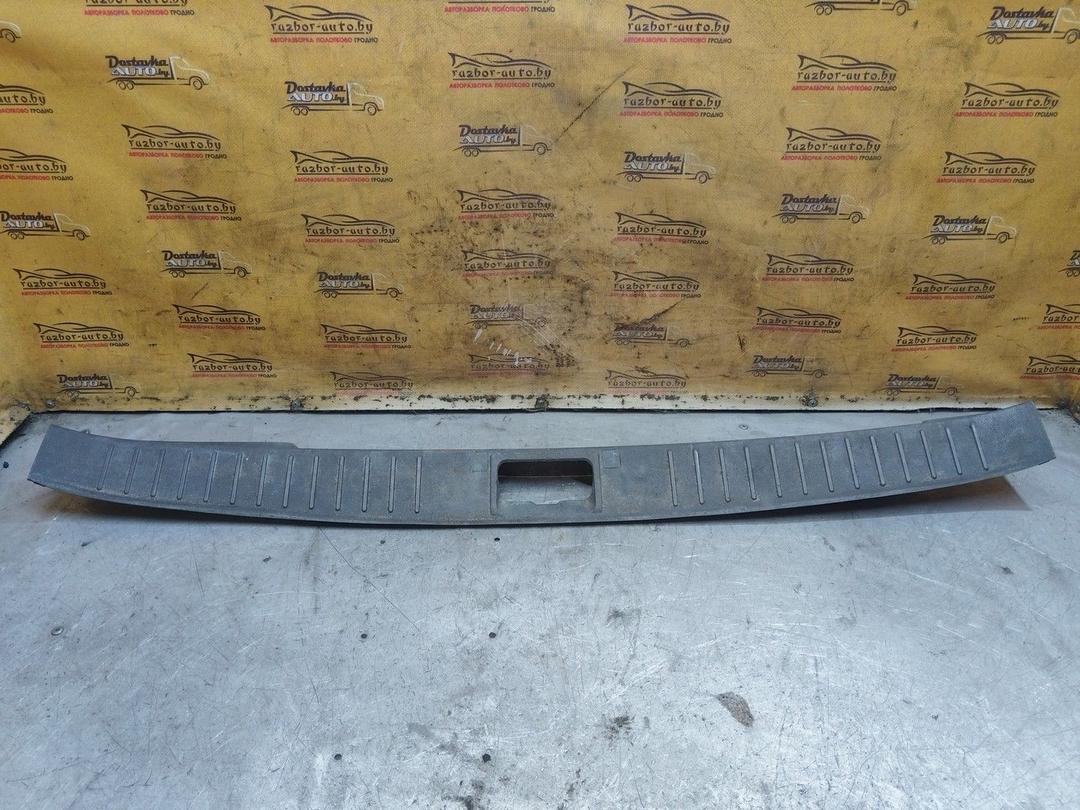 Накладка замка багажника 9H08R6 Ford Focus - Фото 1