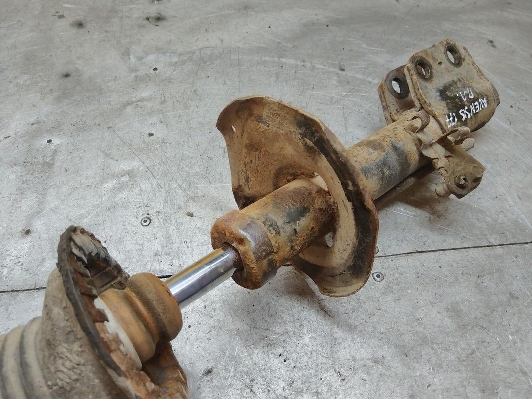 Амортизатор передний левый B5HE86 Toyota Avensis купить