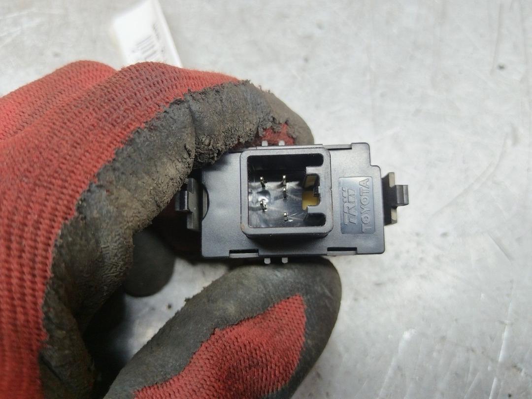 Кнопка стеклоподъемника заднего правого C2JRH6 Toyota Corolla - Фото 4