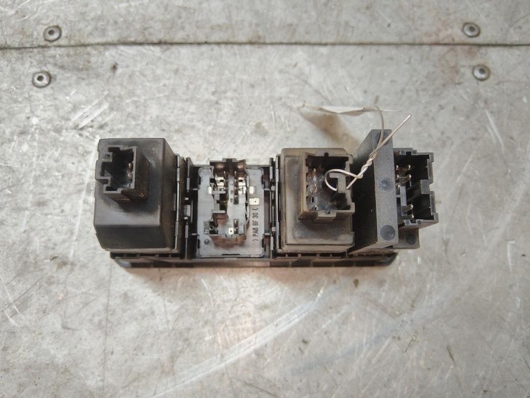 Блок кнопок 08DNLK Mitsubishi Carisma купить