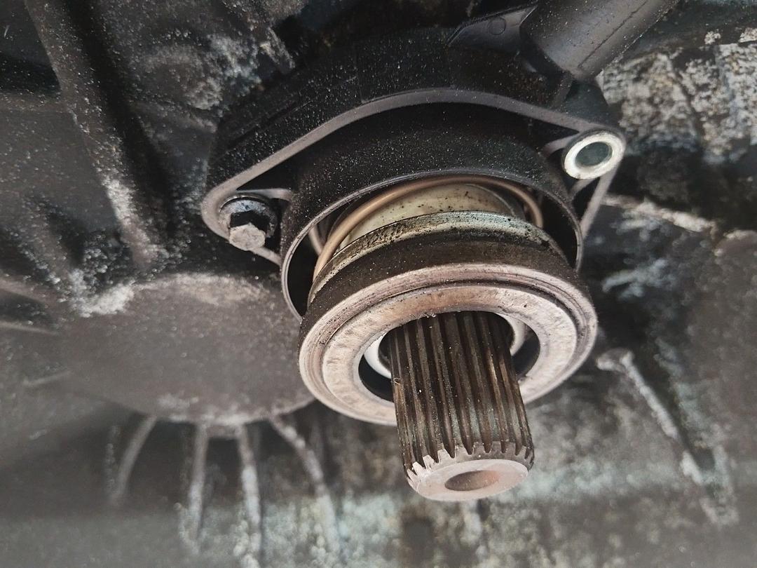 КПП механическая (МКПП) 5-ступенчатая QZ4WV4 Ford C-Max undefined