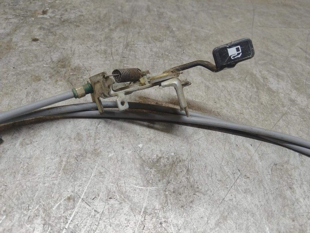 Трос открывания лючка топливного бака VA4QX0 Toyota Corolla купить с доставкой