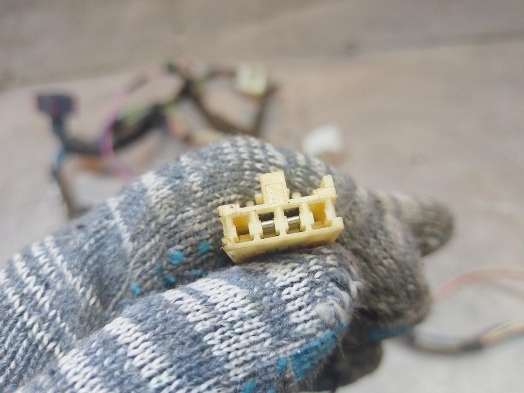 Проводка двери передней левой QHEQIA Toyota Avensis undefined