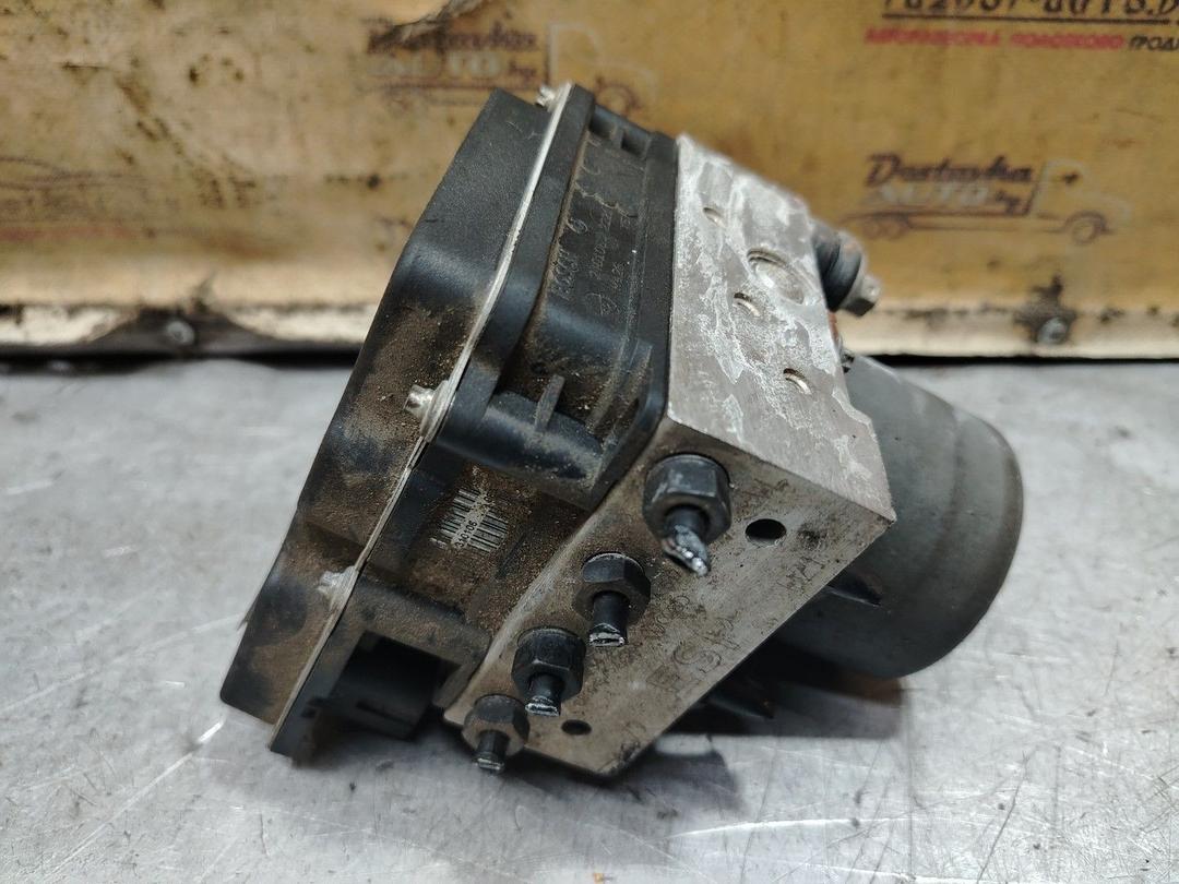 Блок ABS UO6Q7V Audi A4 - Фото 1