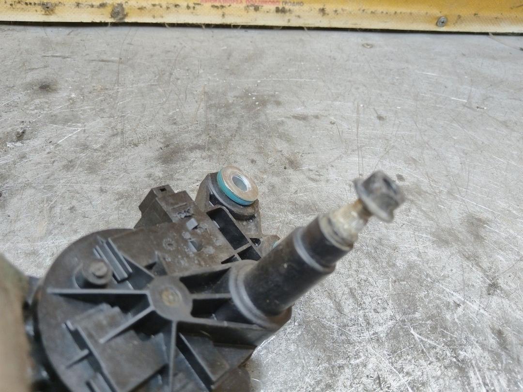 Моторчик заднего стеклоочистителя (дворника) 6ITTJY Volvo XC70 купить с доставкой