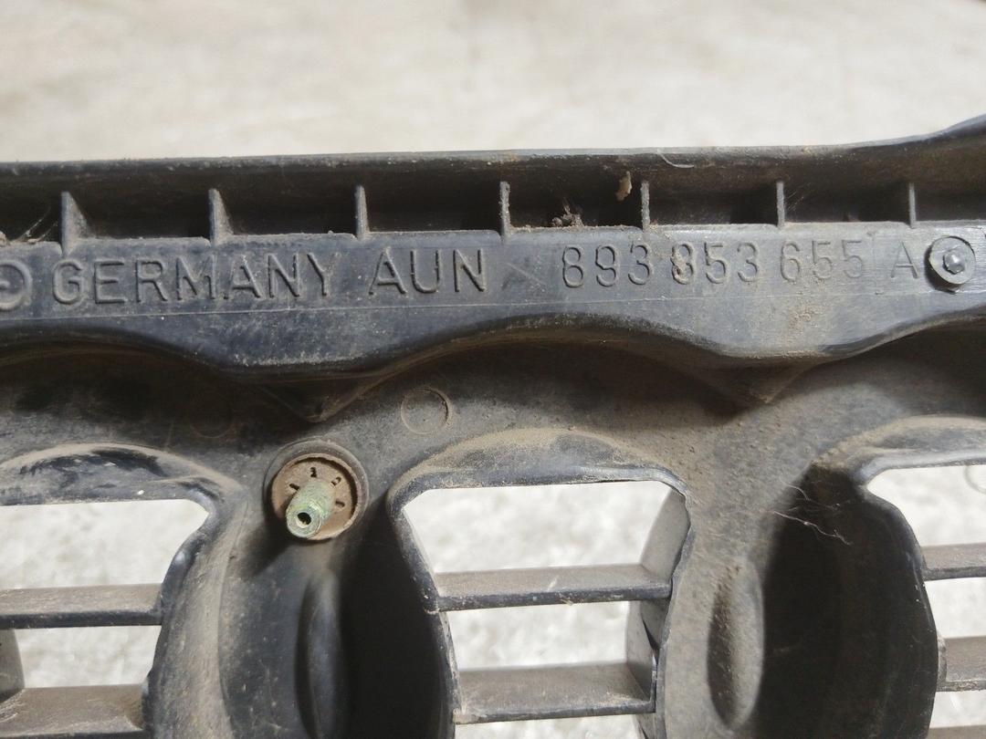 Решетка радиатора W00ZP4 Audi 80 купить в магазине запчастей бу