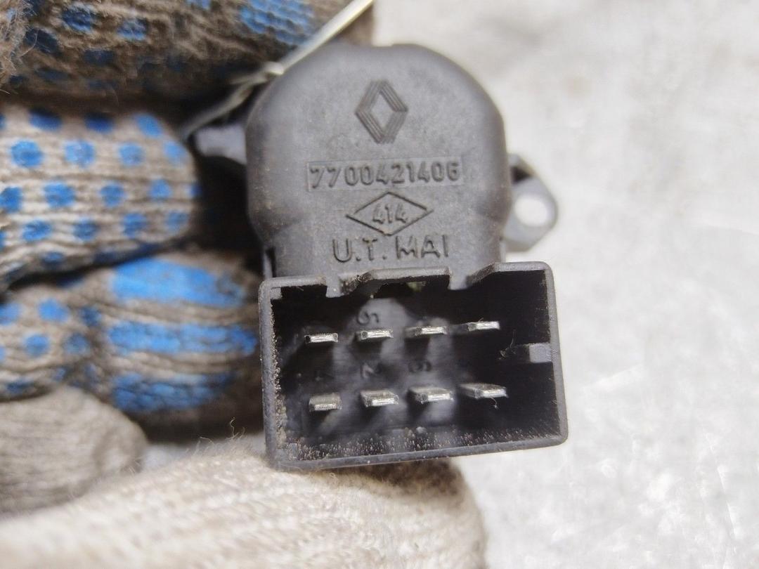 Джойстик регулировки зеркал KICQU0 Renault Laguna купить на авторазборке