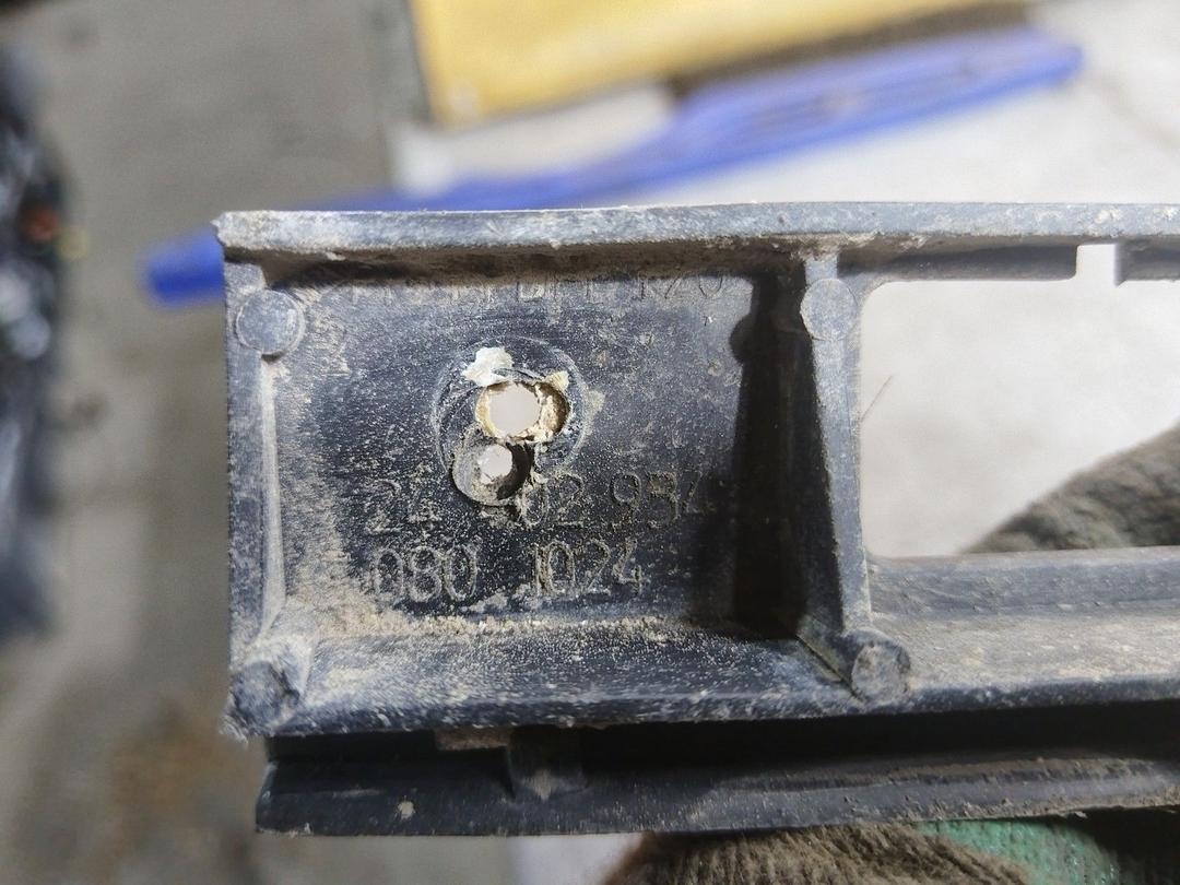 Кронштейн крепления бампера заднего 34QYF4 Opel Vectra купить в магазине запчастей бу