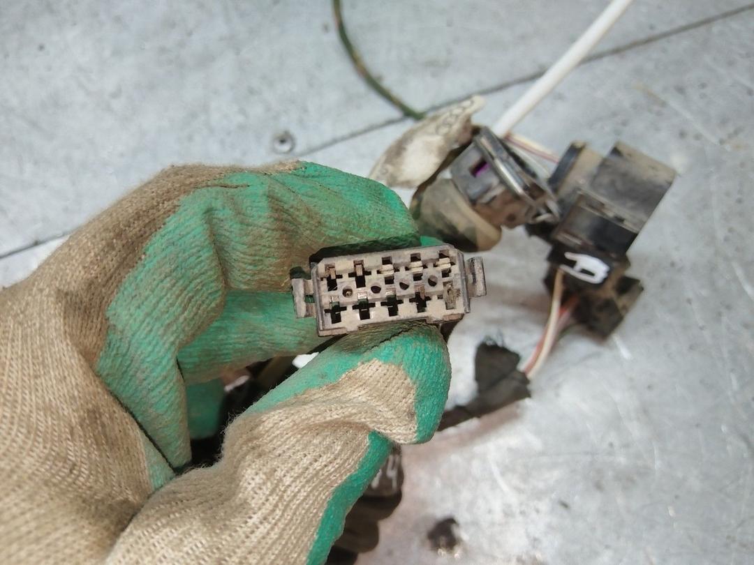 Проводка двери передней правой 8A98HM Audi A4 undefined