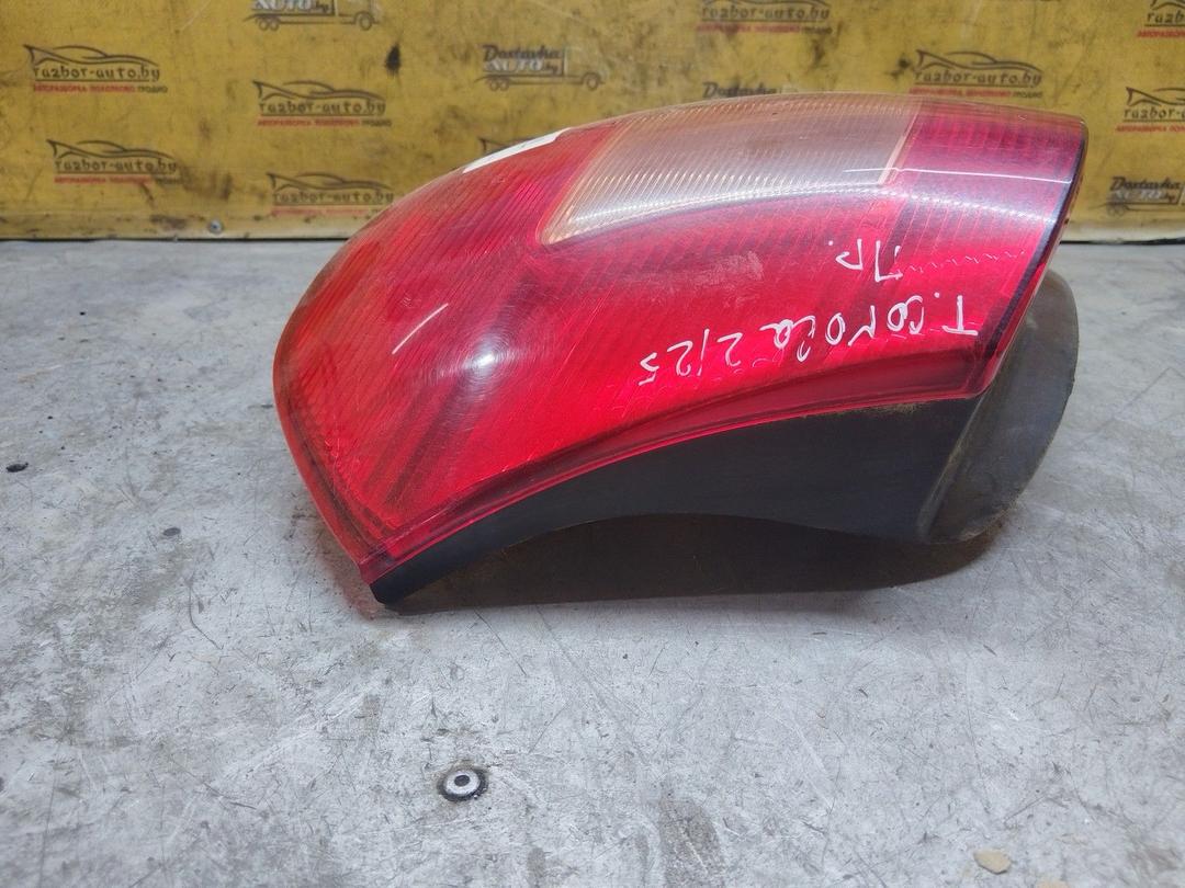 Фонарь задний правый UPGKKM Toyota Corolla купить на авторазборке