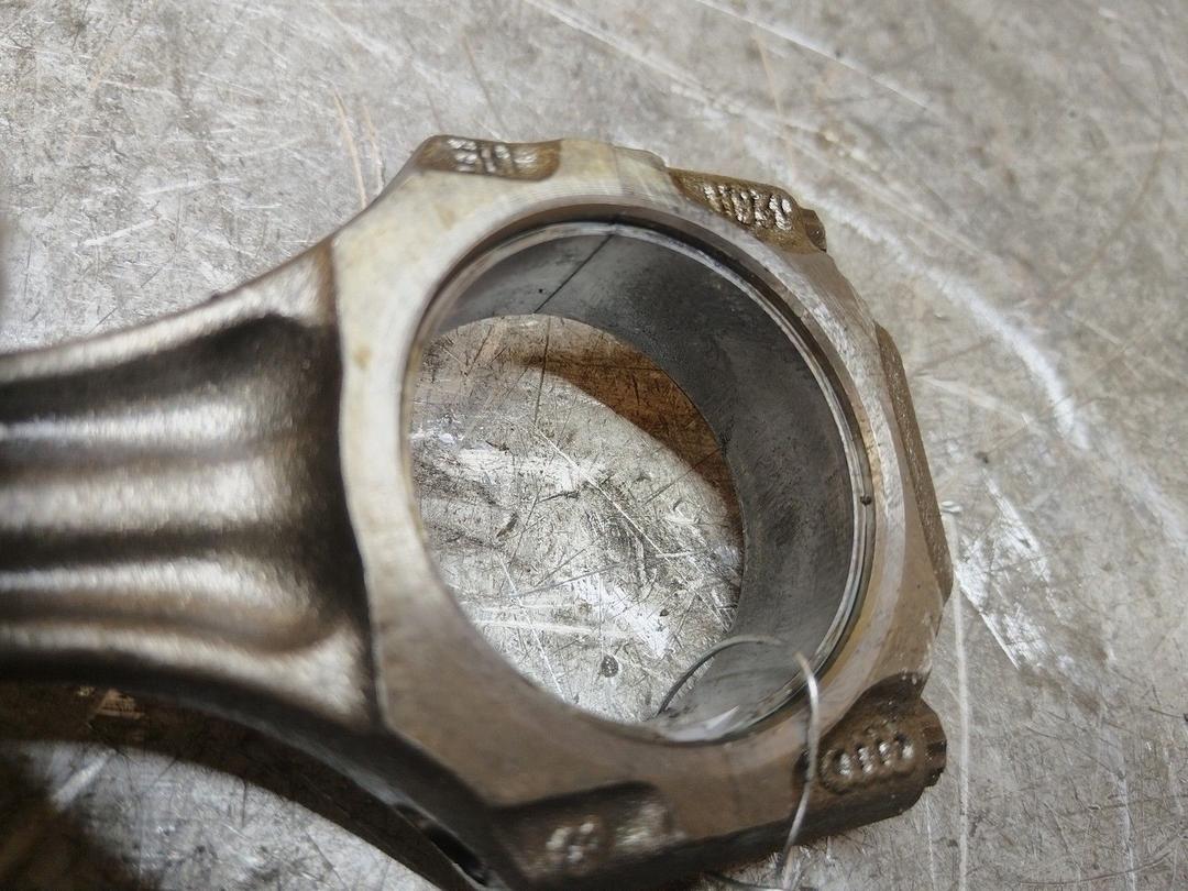 Поршень HJ2Y8S Volkswagen Golf купить на авторазборке