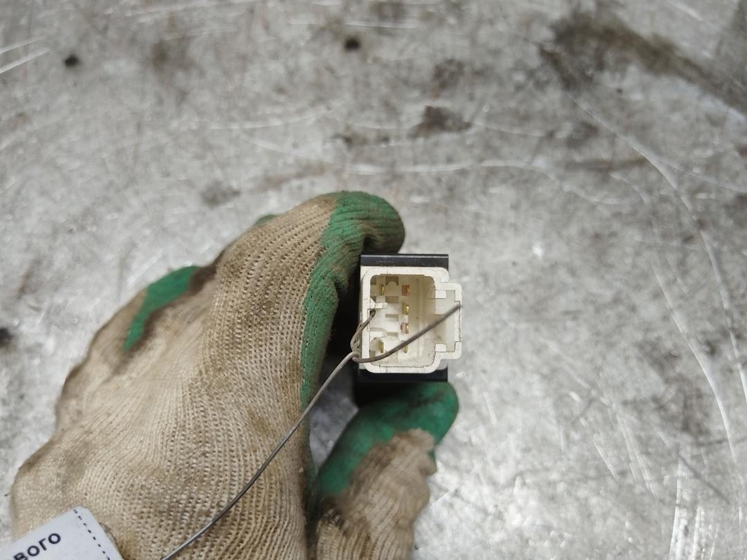 Кнопка подогрева лобового стекла WGCU9B Subaru Forester купить в магазине запчастей бу