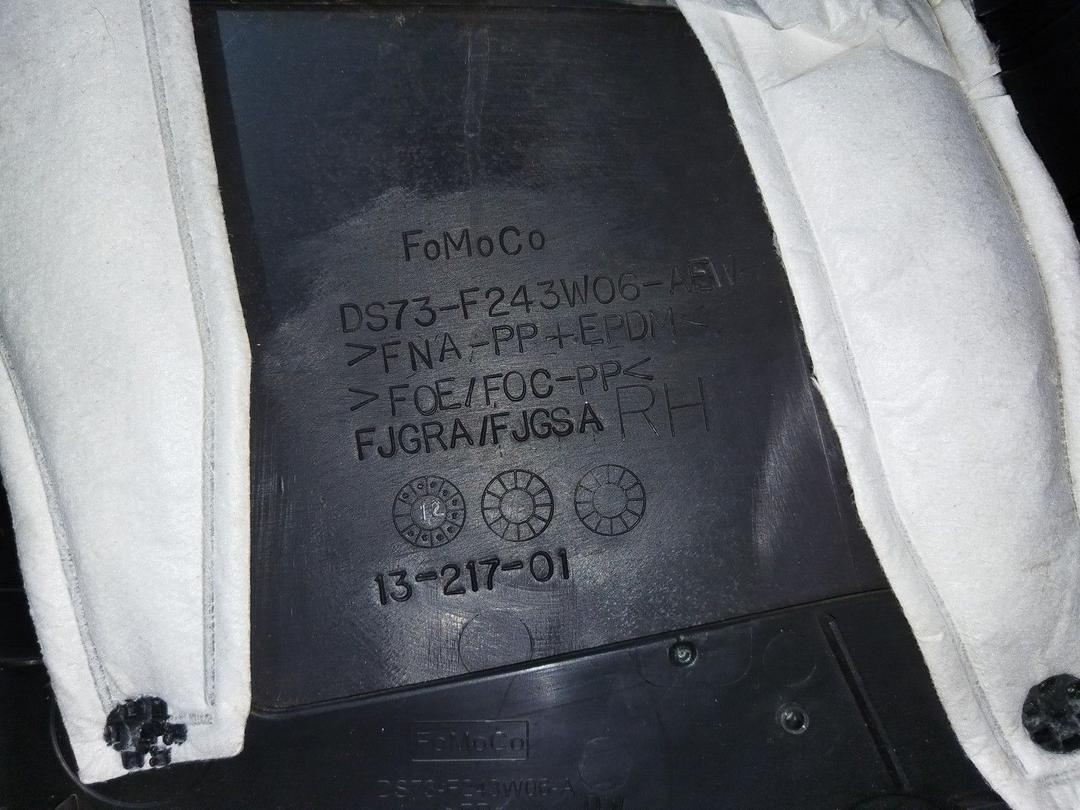 Обшивка стойки центральной правой L0SM27 Ford Fusion купить на авторазборке