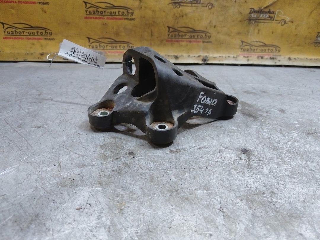 Кронштейн крепления троса КПП D3S679 Skoda Fabia купить