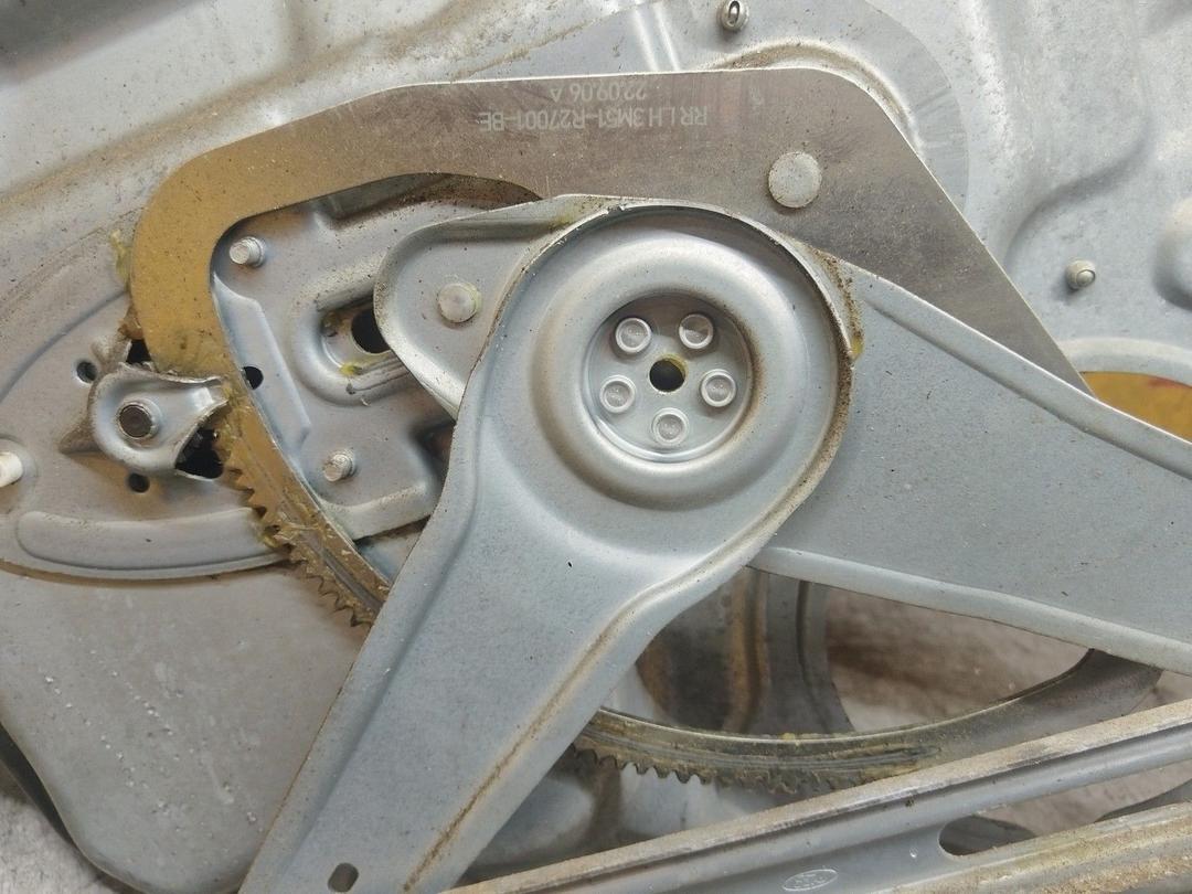 Стеклоподъемник электрический задний правый 7IO6VX Volvo S40 купить с доставкой. Огромный выбор запчастей и марок авто. У нас есть практически все.