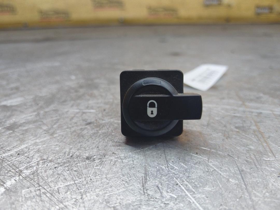 Кнопка центрального замка TZN2RY Citroen C4