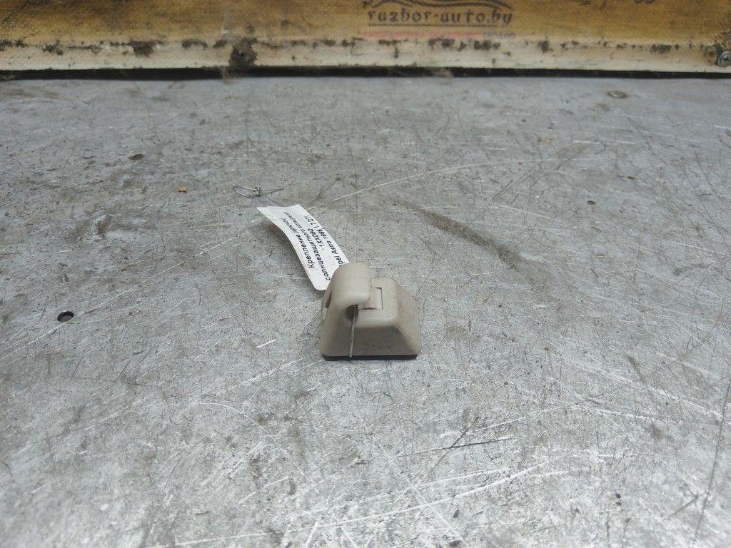 Крепление (крючок) солнцезащитного козырька 1XXD6Q Opel Astra - Фото 1