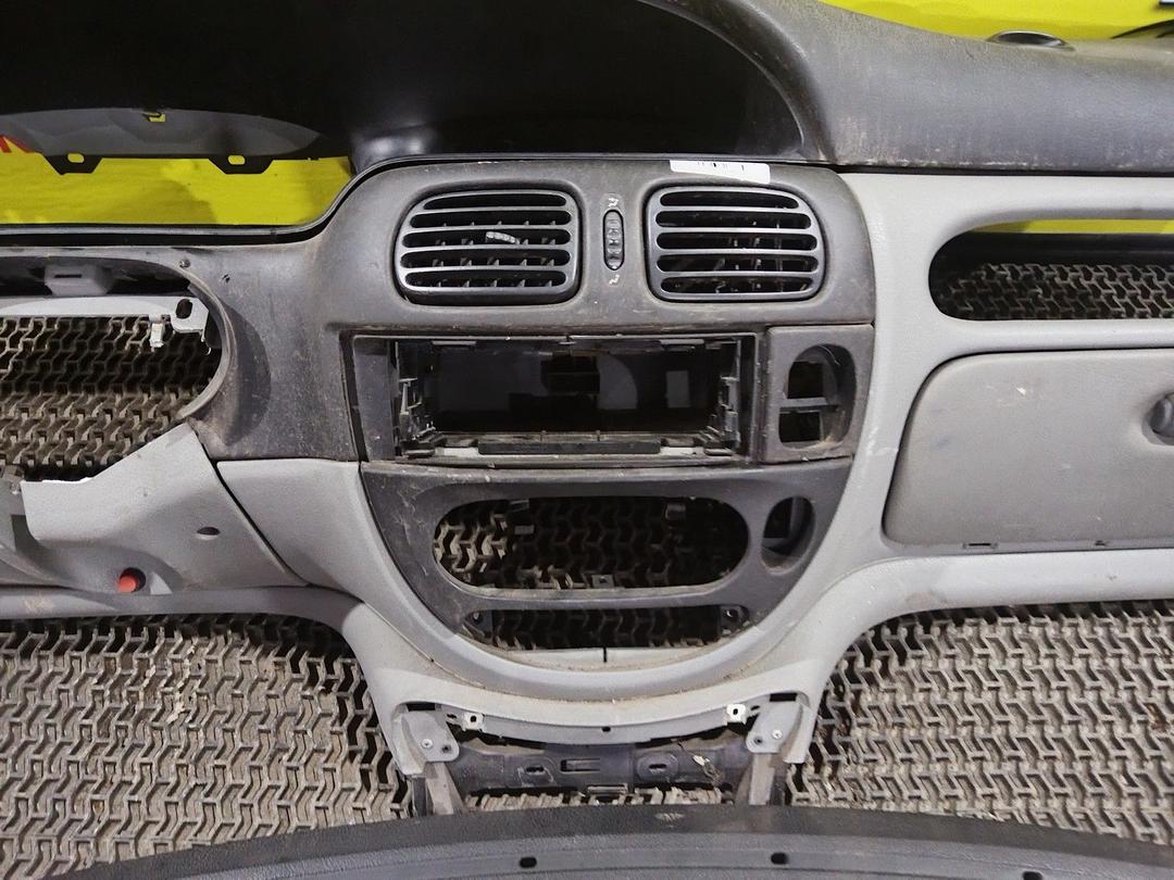 Дефлектор обдува салона Q677SF Renault Scenic RX4 купить с доставкой