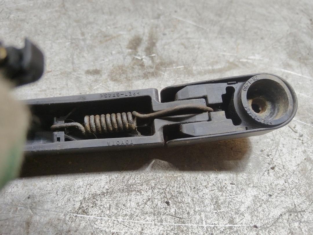 Щеткодержатель задний I9M0MQ Toyota Avensis купить с доставкой