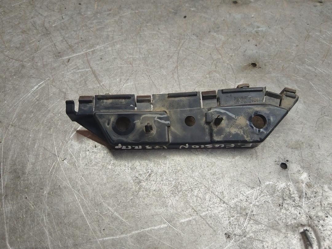 Кронштейн крепления бампера переднего 82DA1V Ford Fusion