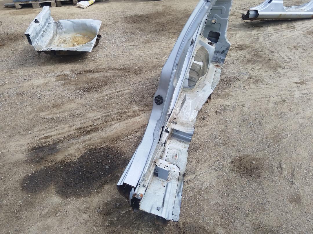 Стойка кузовная центральная правая H2V97O Hyundai Getz купить