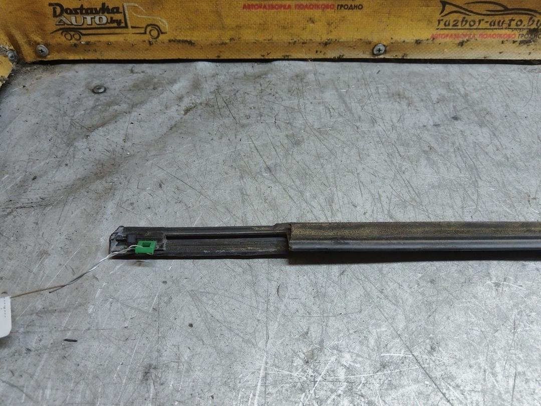 Молдинг стекла двери задней левой наружный J8G26C Toyota Corolla Verso купить на авторазборке