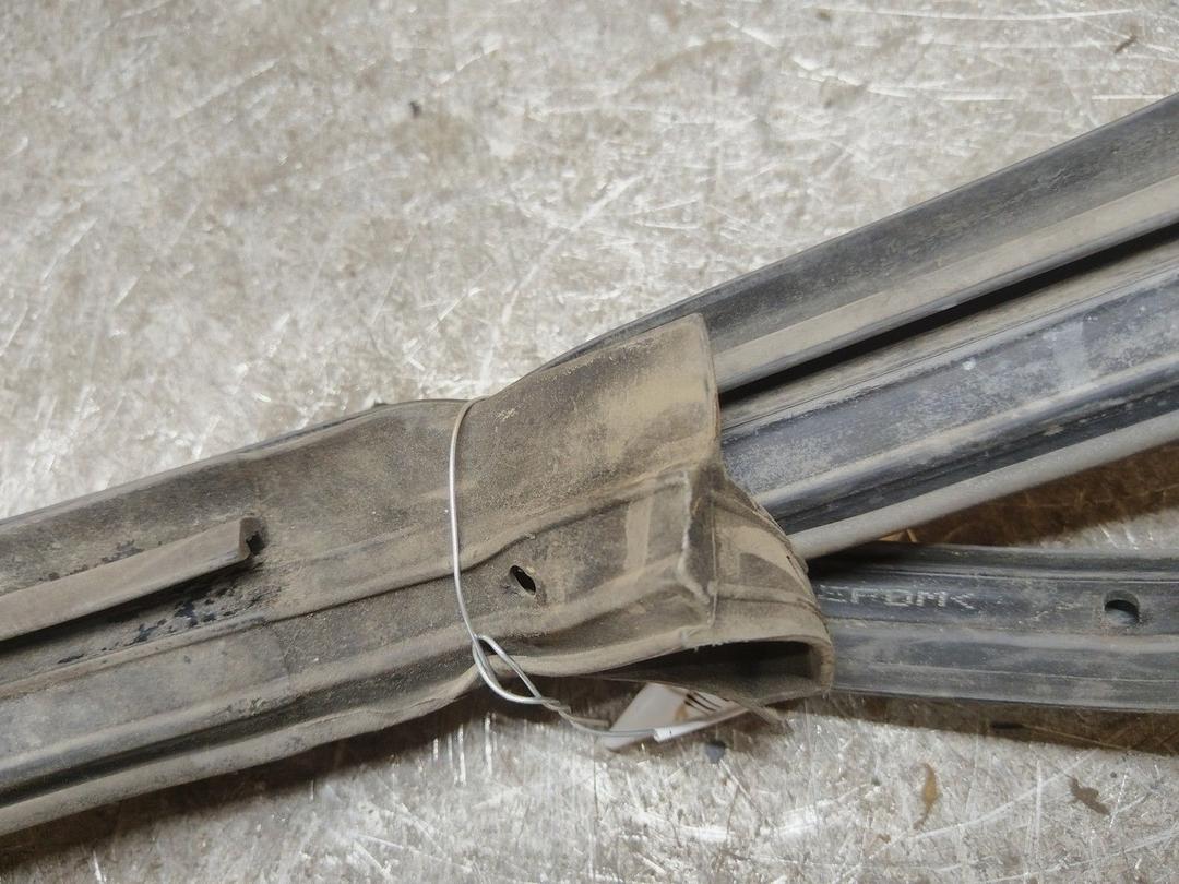 Уплотнитель J8OHA0 Saab 9-3 купить с доставкой