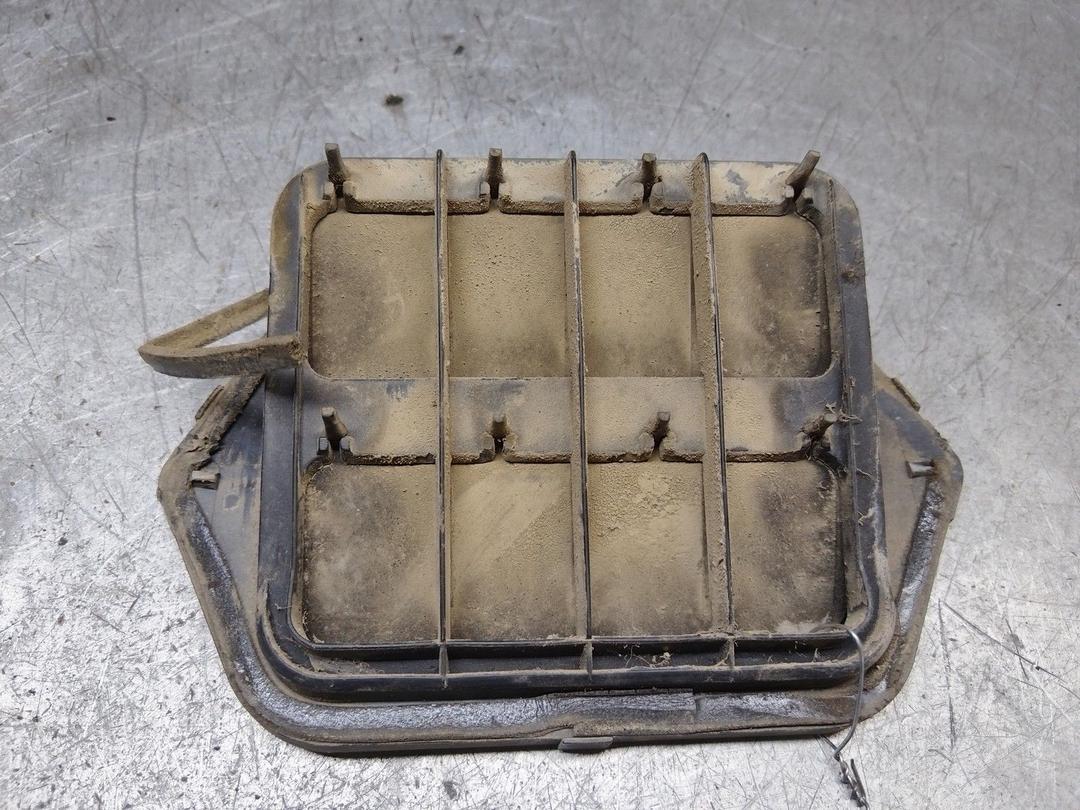 Решетка вентиляции кузова V0CCTB Mazda Premacy - Фото 2