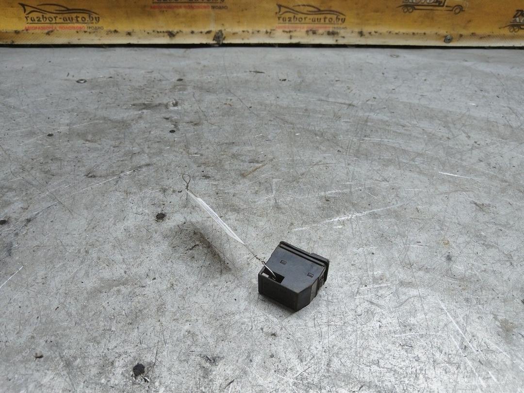 Кнопка открывания люка UQYX5H Volkswagen Passat купить с доставкой