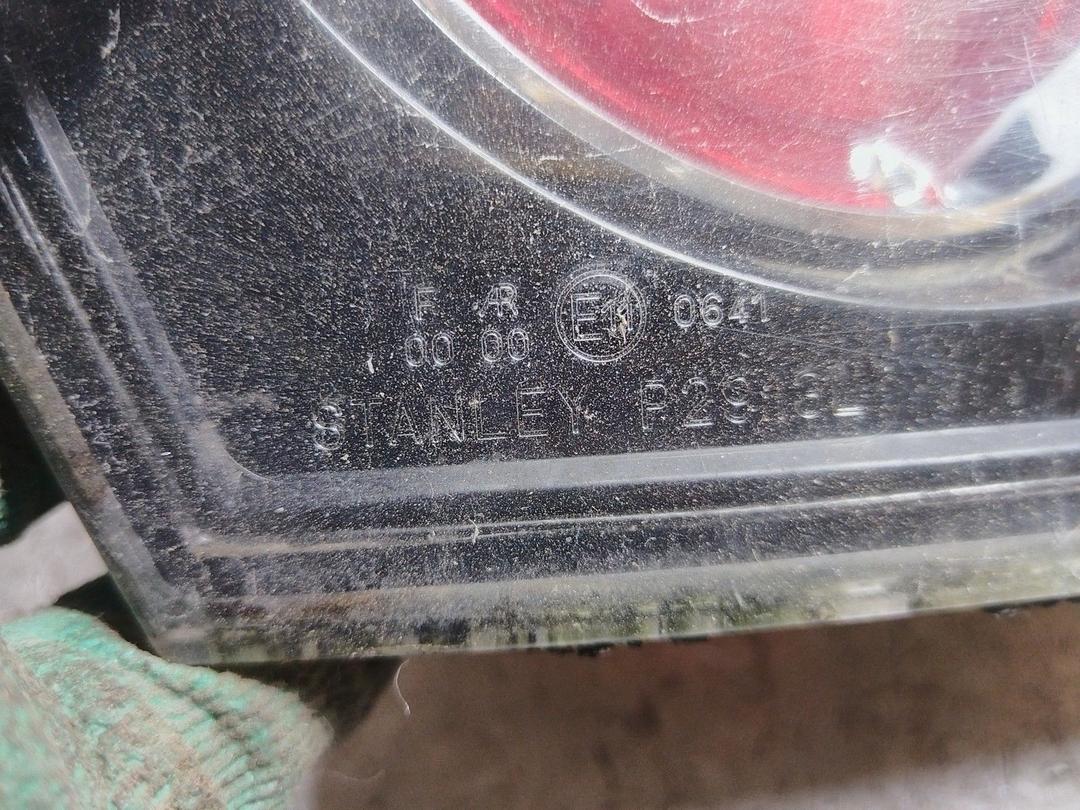 Фонарь крышки багажника левый YDE817 Mazda 3 купить с доставкой