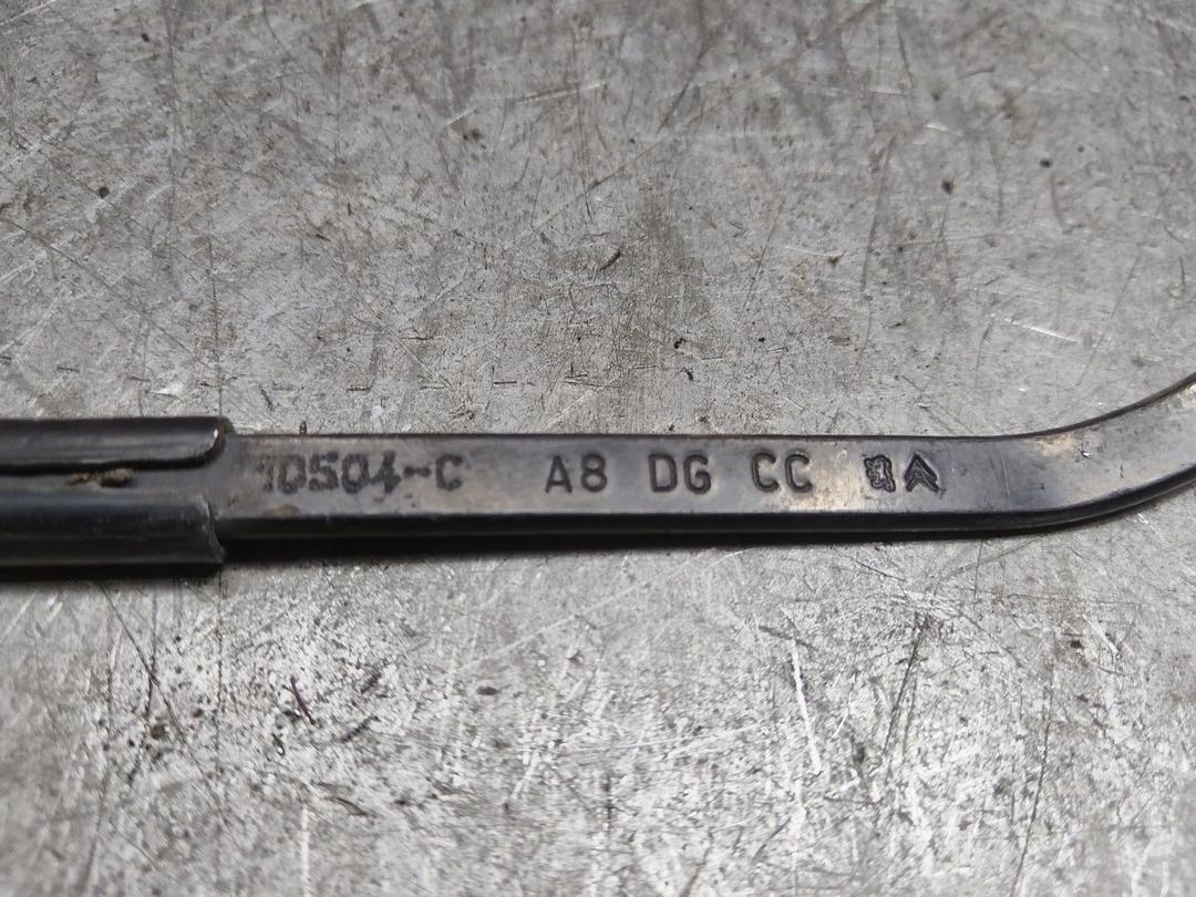 Щеткодержатель (поводок стеклоочистителя, дворник) UF8NP7 Citroen C3 купить в магазине запчастей бу