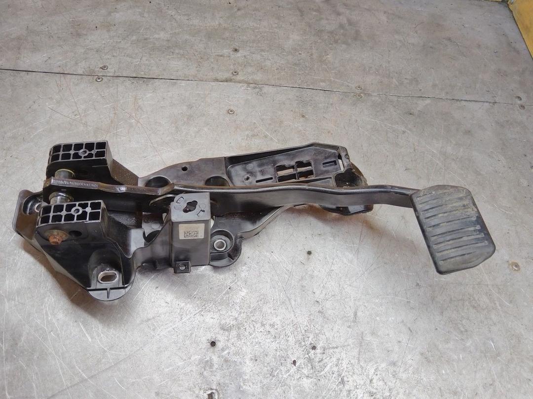 Педаль тормоза A6FY2Q Ford Fusion - Фото 1