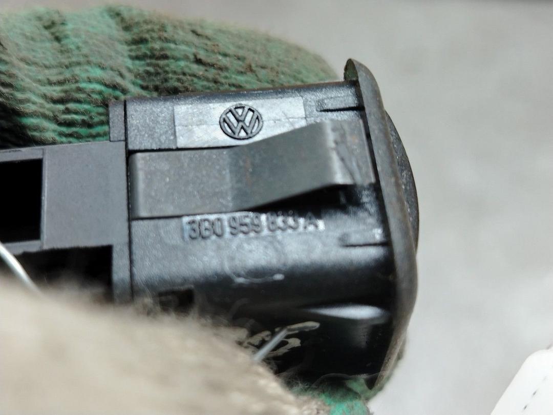 Кнопка открытия лючка топливного бака SYKEOO Volkswagen Golf - Фото 5