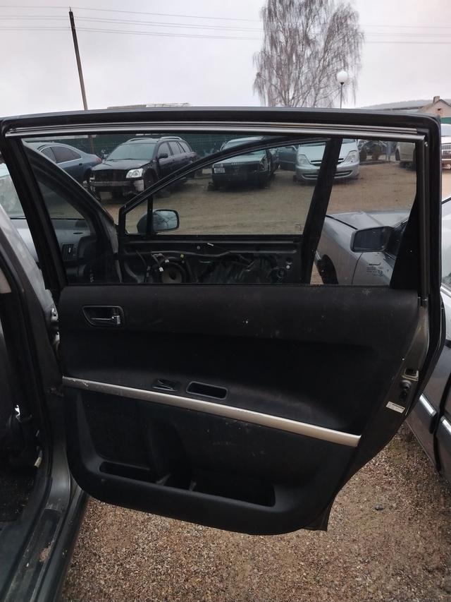 Обшивка двери задней правой (дверная карта) 9V3O24 Toyota Corolla Verso