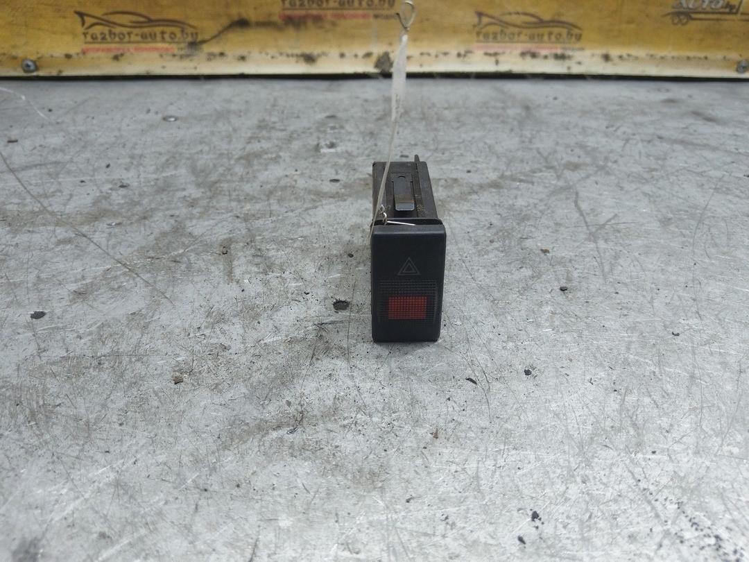 Кнопка аварийной сигнализации WM3L7W Audi A4