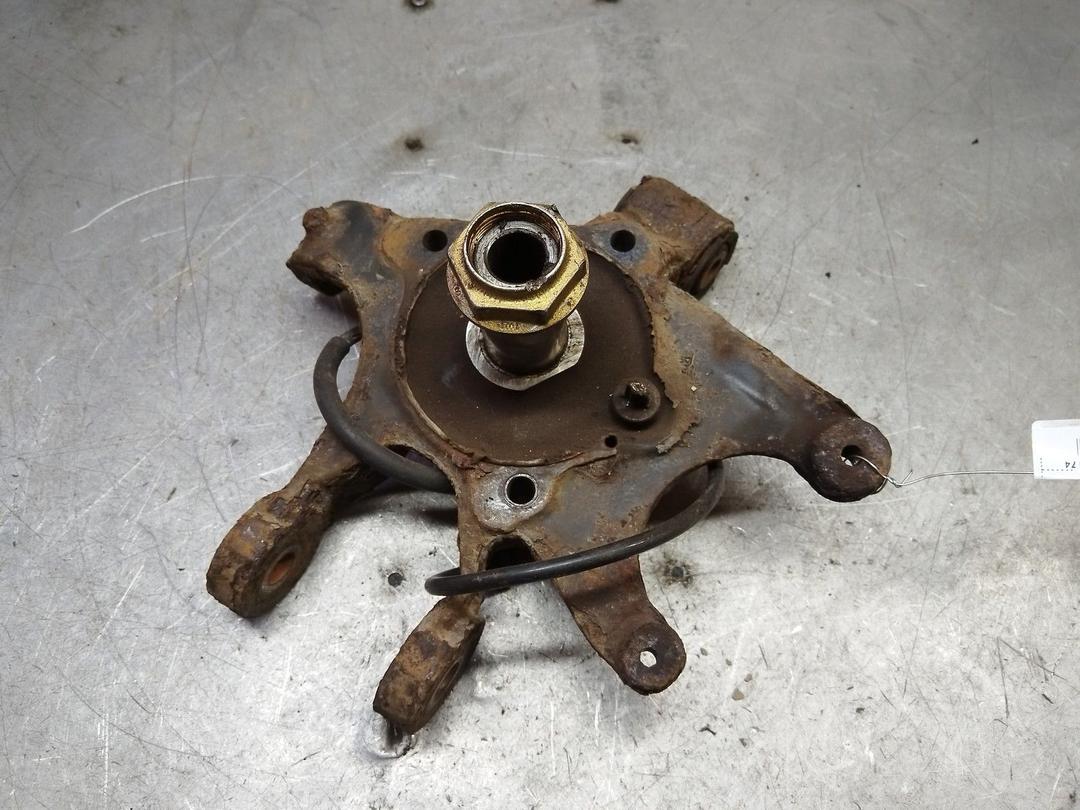 Кулак задний правый 4B40G8 Peugeot 607