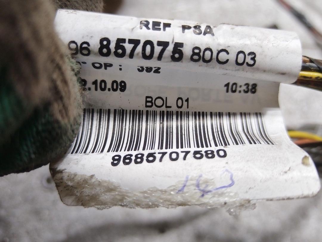 Кронштейн крепления крыла F472XN Ford Focus купить на авторазборке