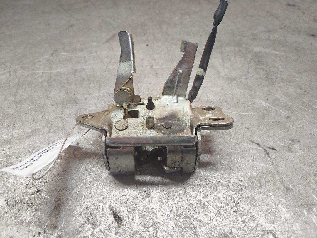 Замок багажника KSP23U Toyota Yaris - Фото 1