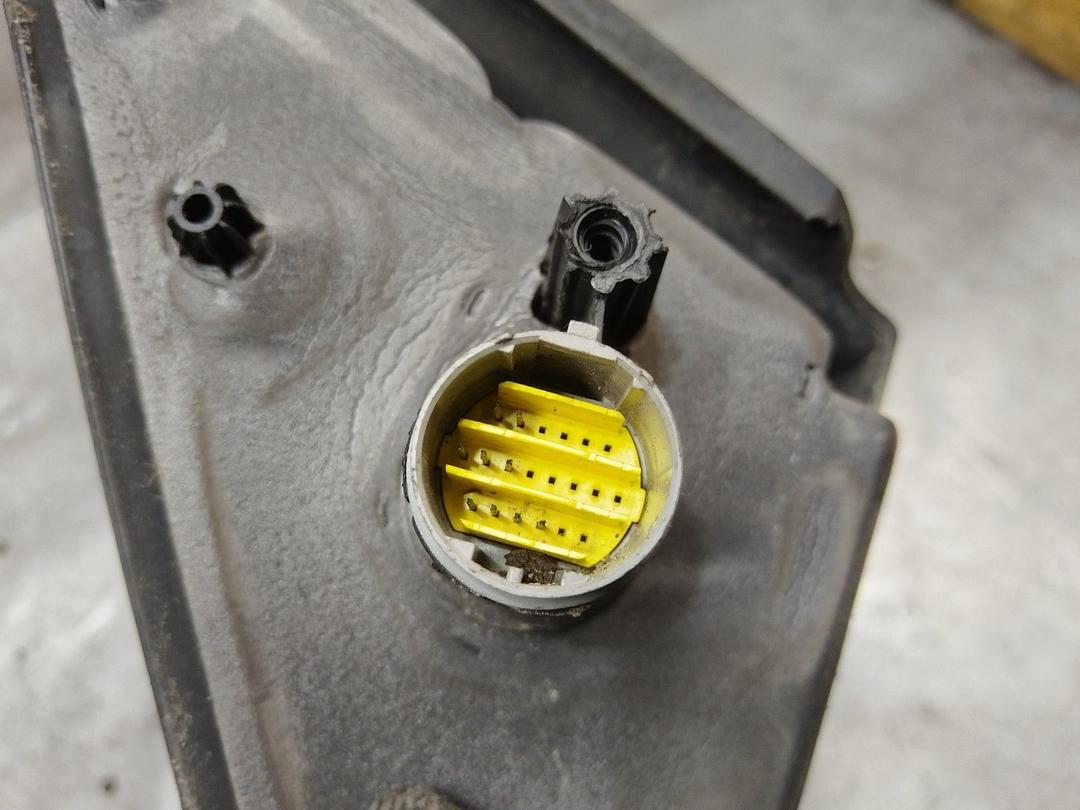 Зеркало наружное правое W1LPNF Renault Laguna купить в магазине запчастей бу