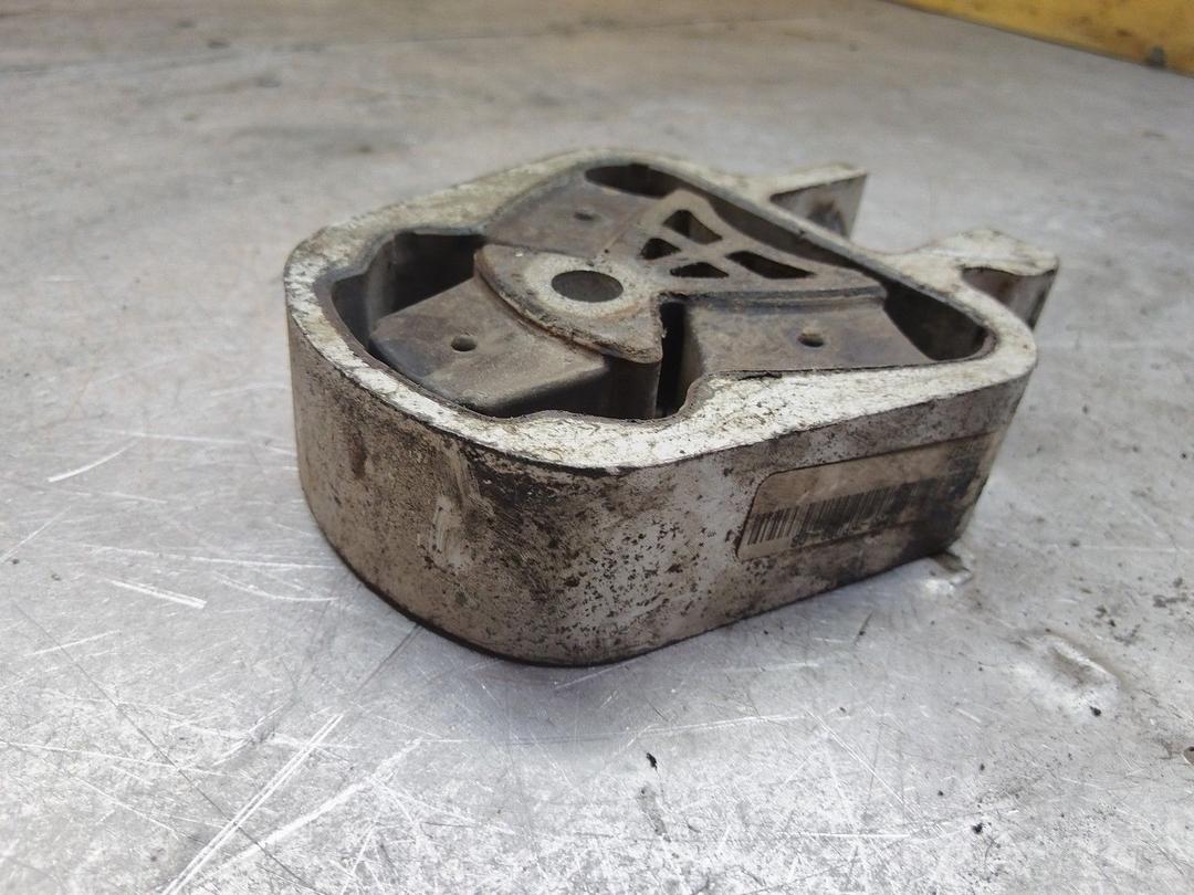 Подушка крепления двигателя QNR2M0 Ford Fusion купить с доставкой