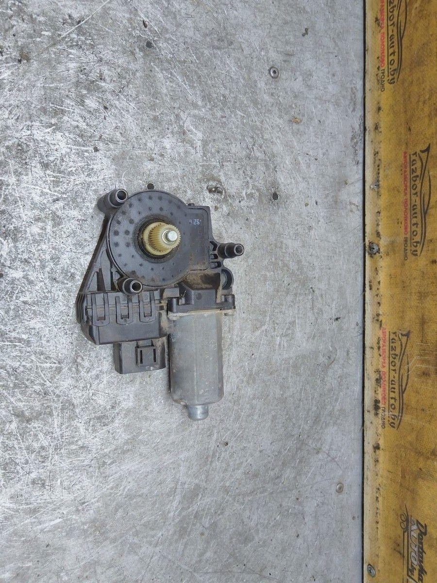 Моторчик стеклоподъемника задний правый 1RL8V6 Audi A6